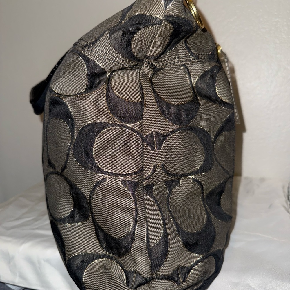 Coach Black and Brown Signature Shoulder Bag with Wallet - Picture 4 of 14